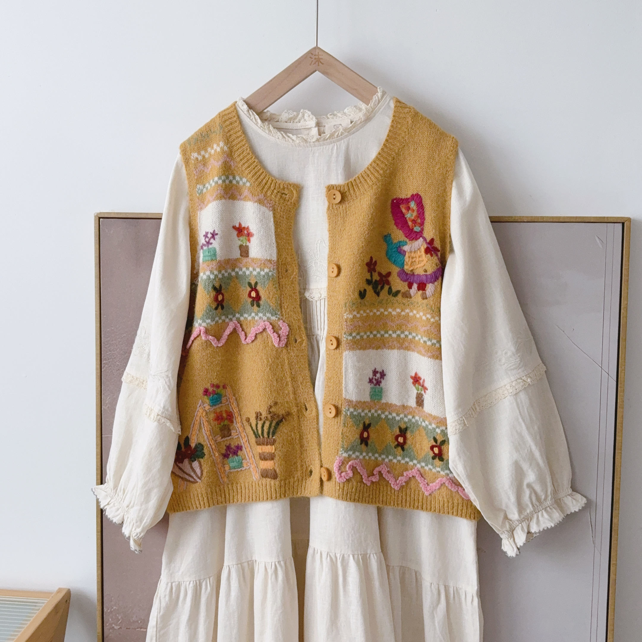 马甲 熊姑娘森日系甜美刺绣花朵小众设计清新减龄叠穿背心女88720