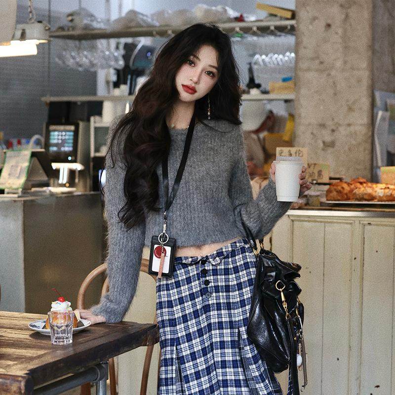 AZure短款圆领毛衣毛茸茸长袖上衣灰色软糯短打针织套头衫秋冬女