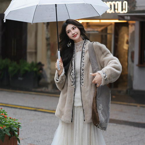 AZure复古刺绣环保水貂皮草外套