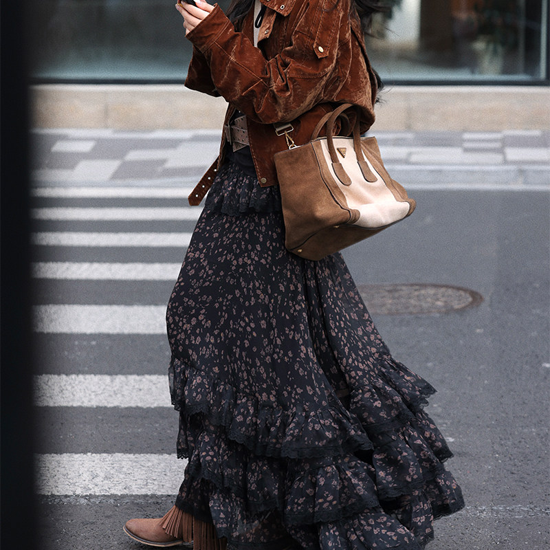 AZure法式复古蕾丝边印花半身裙