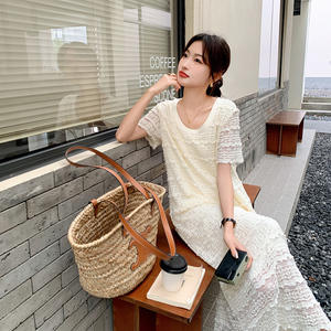 韩系温柔风米白色绣花连衣裙女夏2025松弛感独特漂亮气质连身长裙图片