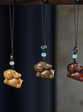 檀木雕刻可爱大耳兔钥匙扣挂件