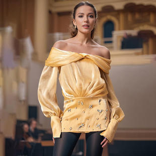 温柔气质知性风2025秋季重工镶钻性感一字肩结短款连衣裙一字领