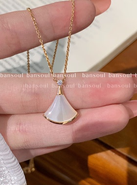 正确鼎版裙子项链白贝母