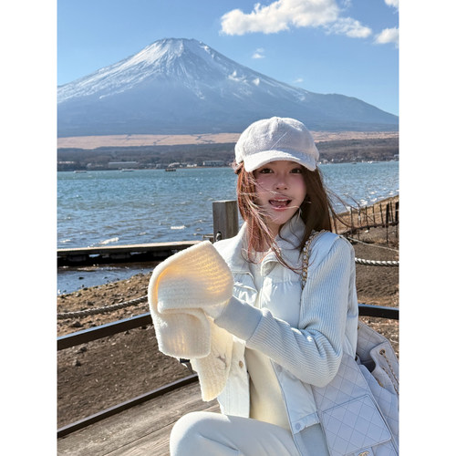 林悠定制【k*R8k+运动牌定染的婴儿蓝绿显白减龄针织拼接鸭绒服】