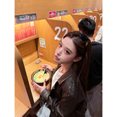 iu感纽扣千语同款 擦色皮学院风m 显白 TfS皮衣外套 林悠 定制