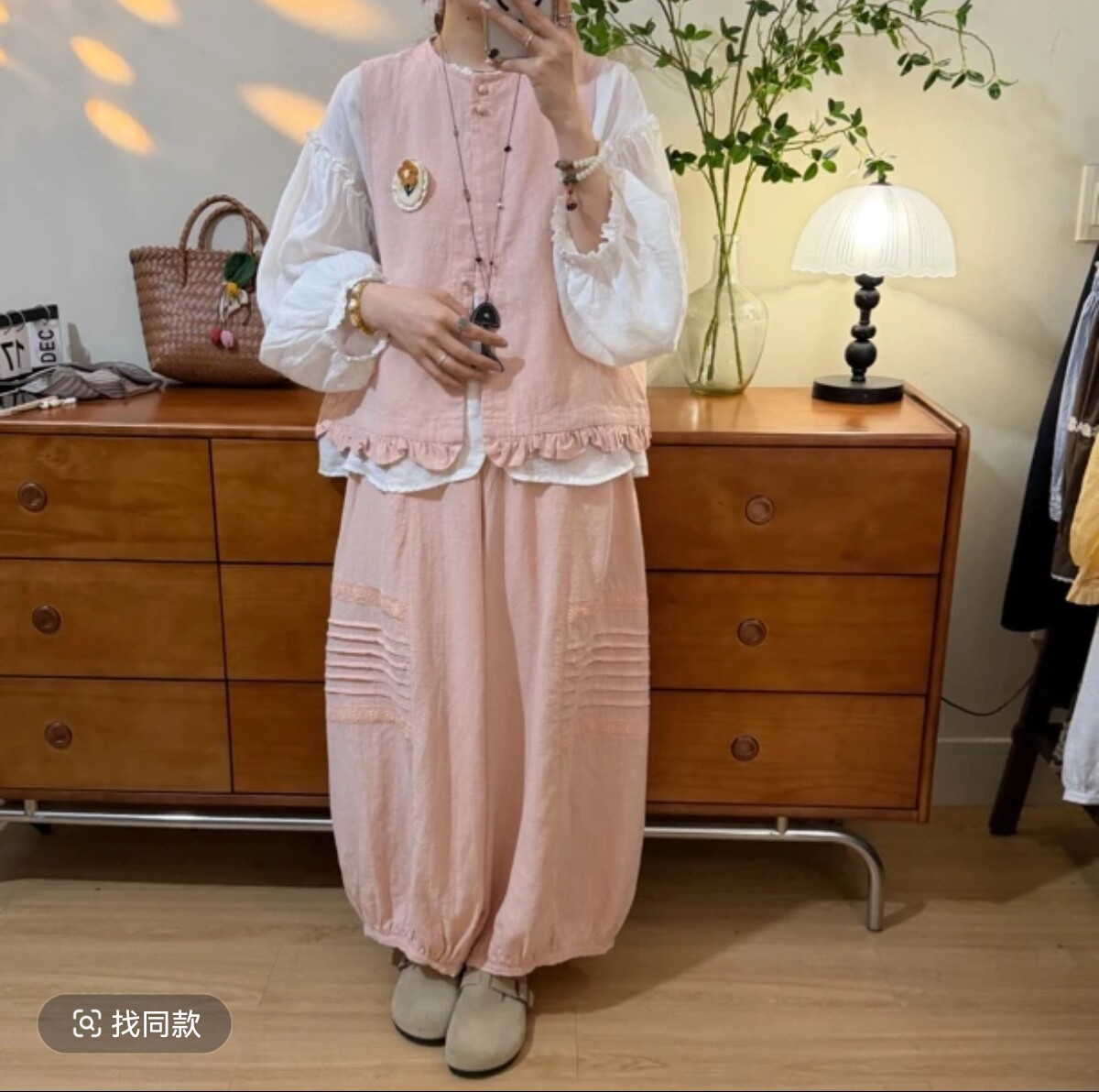 茜茜女孩夏季100苎麻包布扣圆领花边背心+打褶蕾丝花苞裤套装