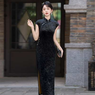 秋冬长款妈妈走秀旗袍新中式墨绿色金丝绒高贵洋气年轻款连衣裙女