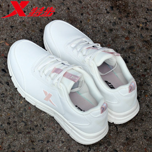 特步女鞋超轻运动鞋秋冬新款软底减震轻便百搭跑步鞋革面防水透气