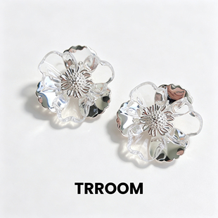 TRROOM 银蕊花语 清透花瓣冰凌花耳环立体花朵小众风格耳饰