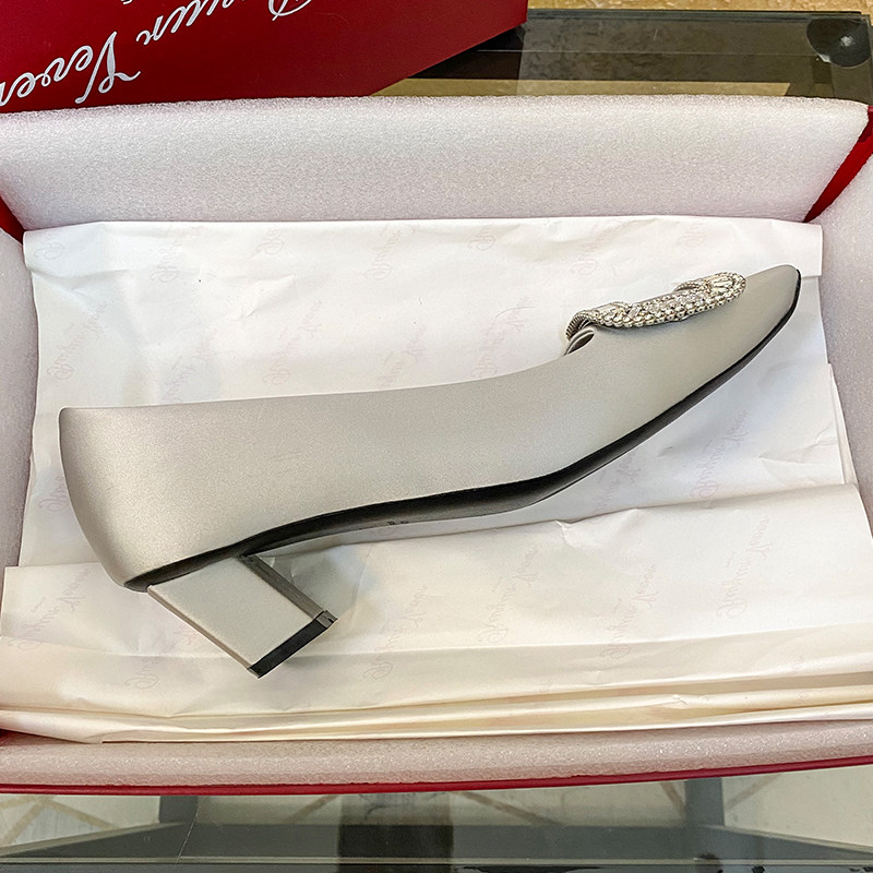 工厂关闭 高端版RV鞋子特价清仓 真丝4.5cm粗跟单鞋方扣水钻通勤