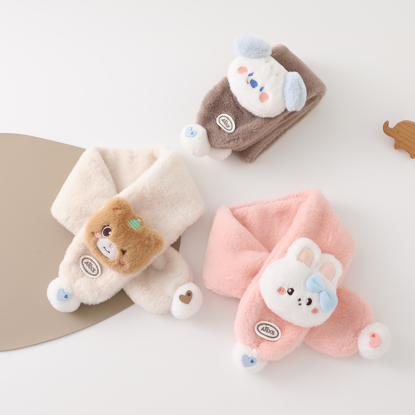 宝宝围巾秋冬季保暖毛绒可爱卡通