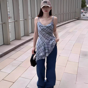 日系温柔夏季简约显瘦格纹荷叶边不规则吊带连衣裙女
