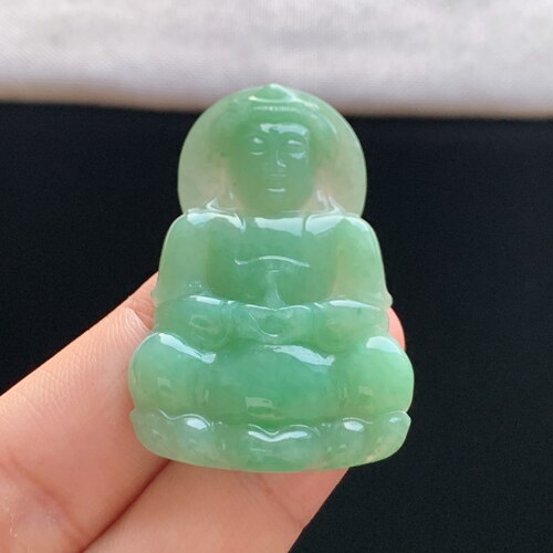 缅甸A货翡翠绿豆绿观音吊坠
