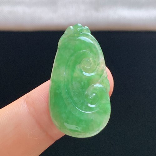 缅甸天然A货翡翠绿豆绿如意吊坠