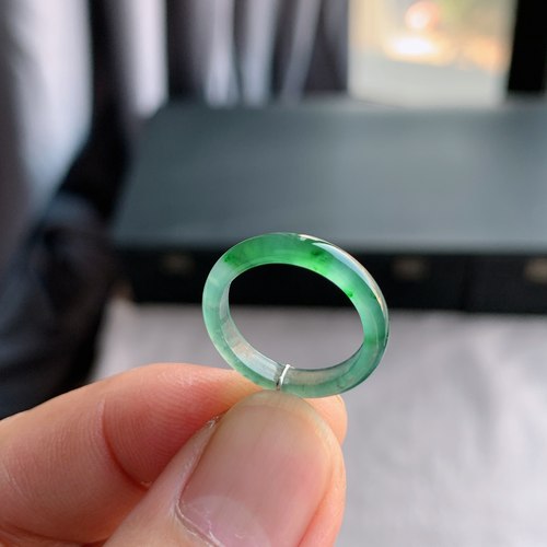 天然A货翡翠冰种9号飘绿花戒指