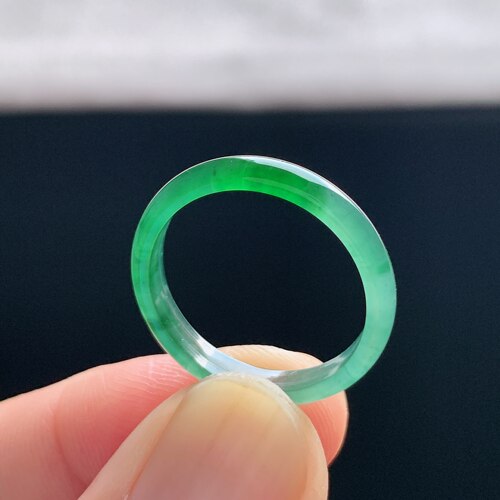 天然A货冰种阳绿翡翠素圈戒指