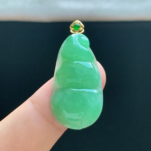 缅甸A货翡翠18K金镶福豆吊坠
