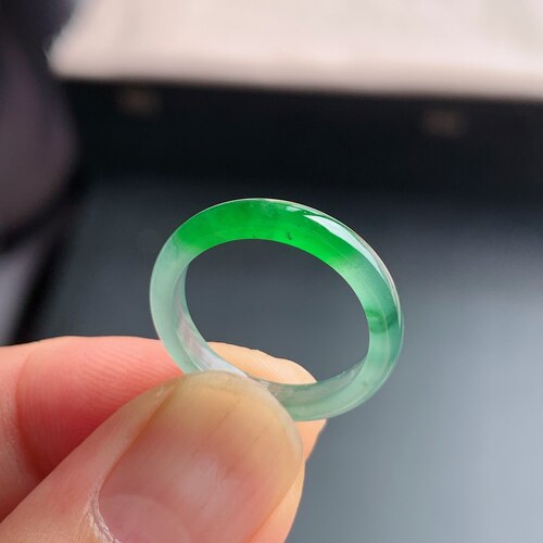 天然A货冰种阳绿翡翠素圈戒指