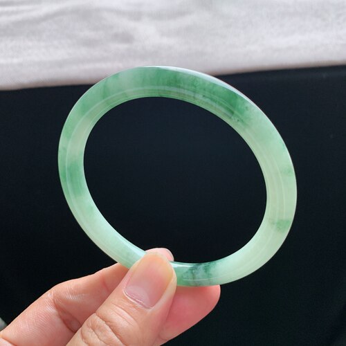 缅甸A货翡翠64圈飘花圆条手镯