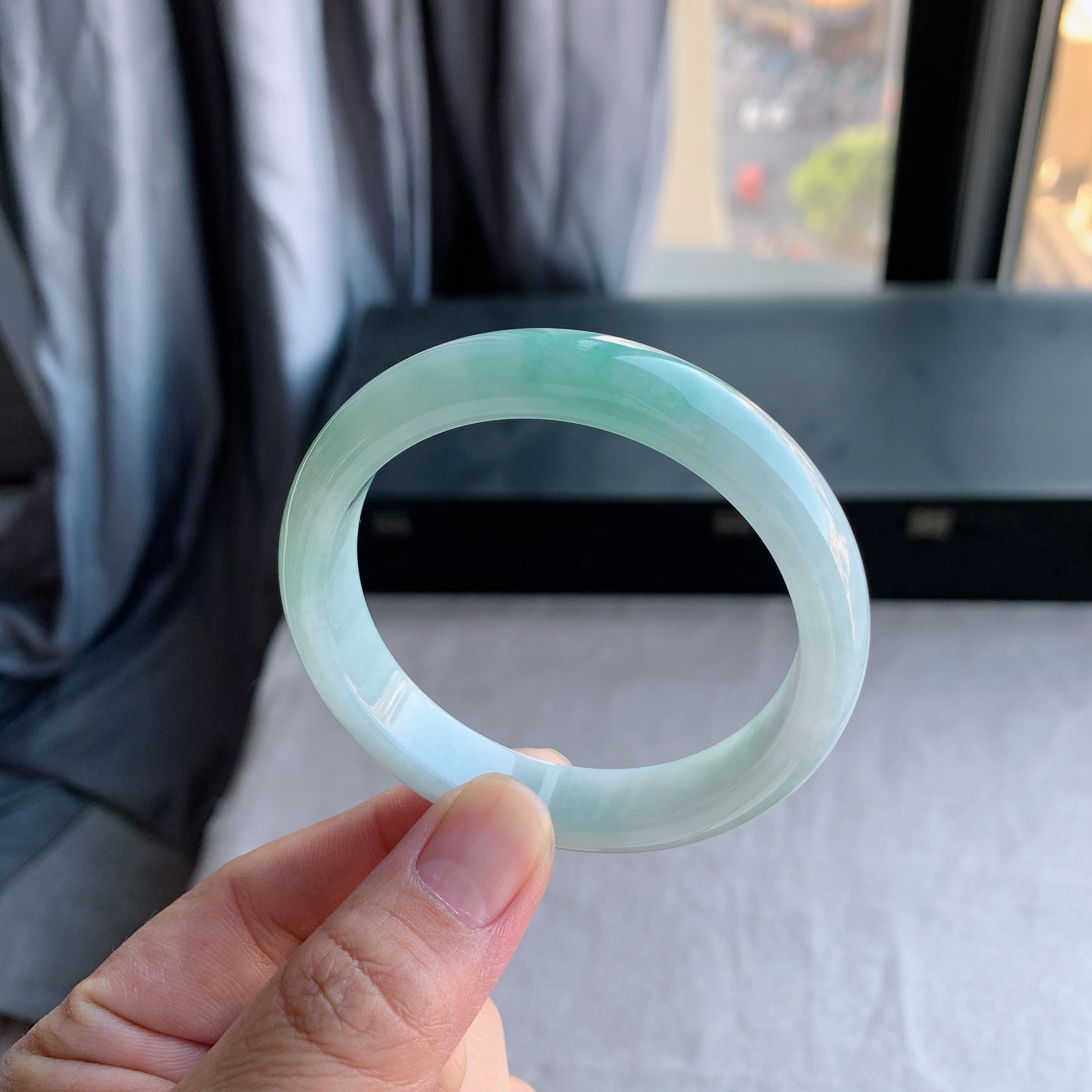 缅甸天然A货翡翠57圈口冰糯种