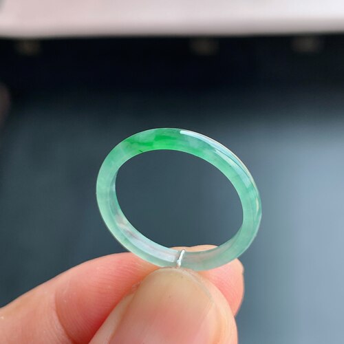 天然A货翡翠冰种飘绿素圈戒指