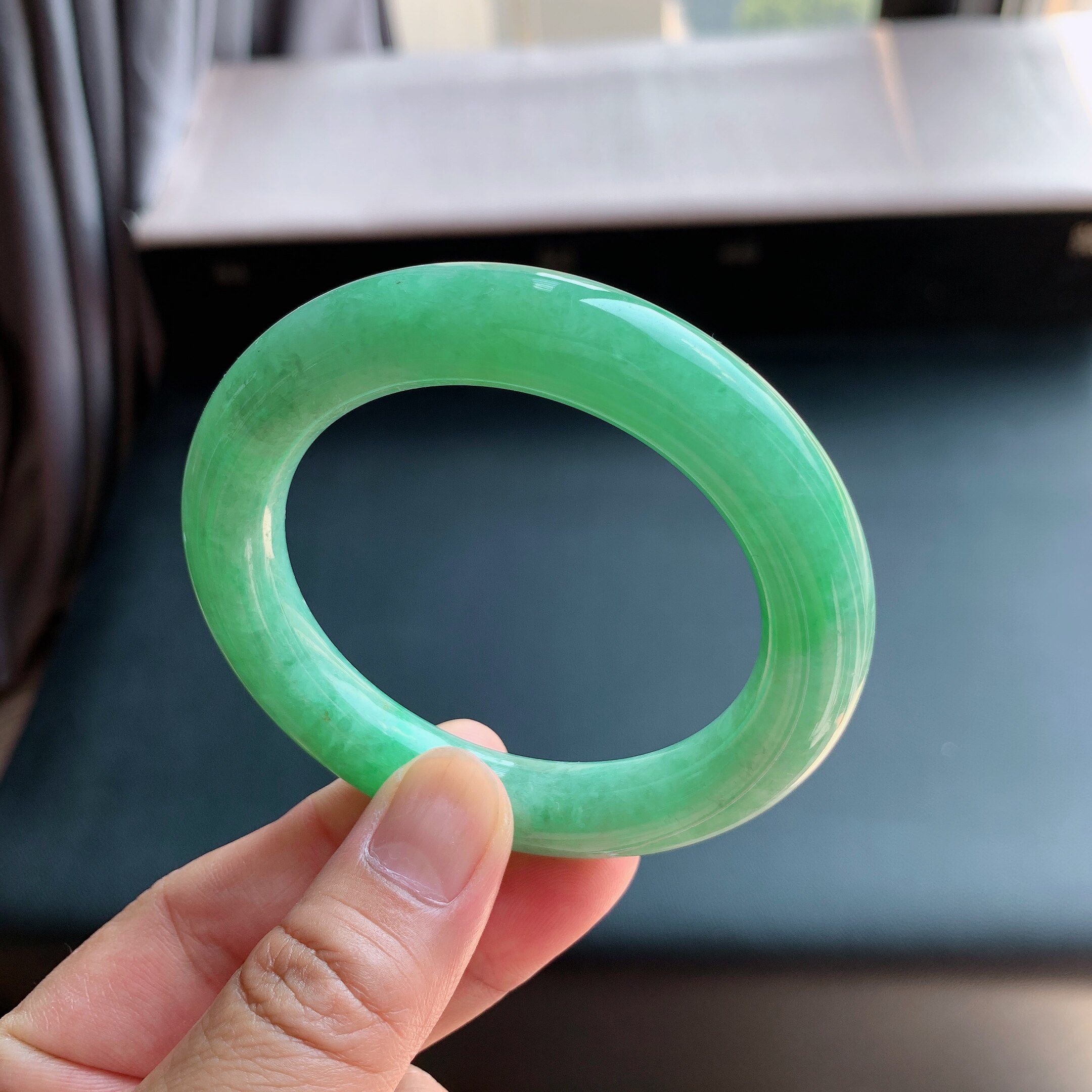 缅甸天然A货翡翠 56圈口满绿圆条手镯玉镯S7