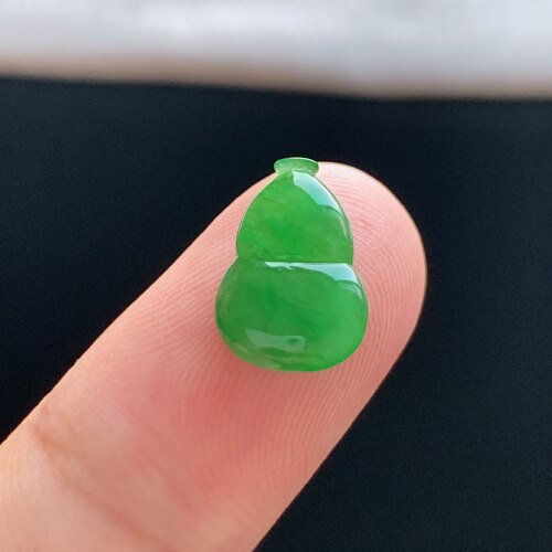 缅甸A货翡翠满绿葫芦戒面L18