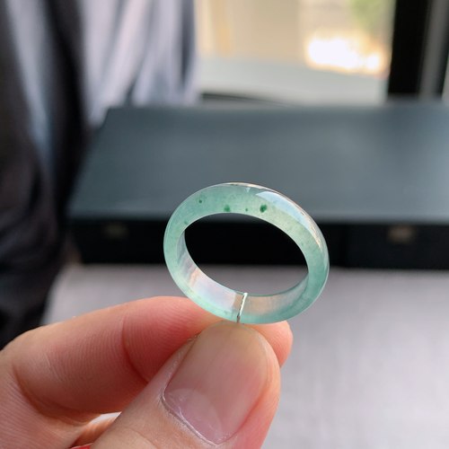 冰飘花戒指翡翠圆形弧面未镶嵌