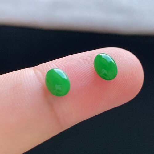缅甸A货冰糯阳绿翡翠蛋面一对