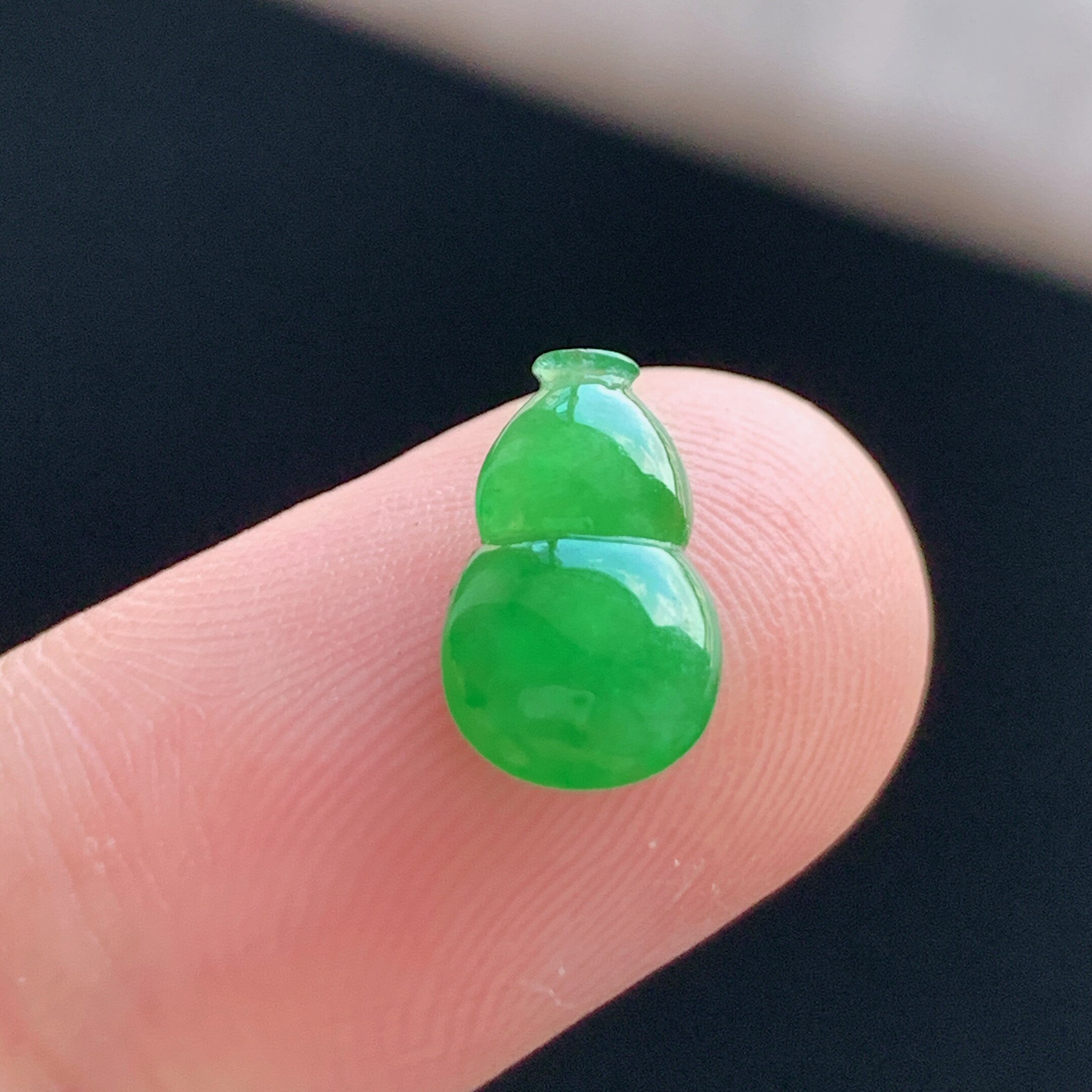 缅甸天然A货翡翠 冰糯种满绿阳绿葫芦戒面L24