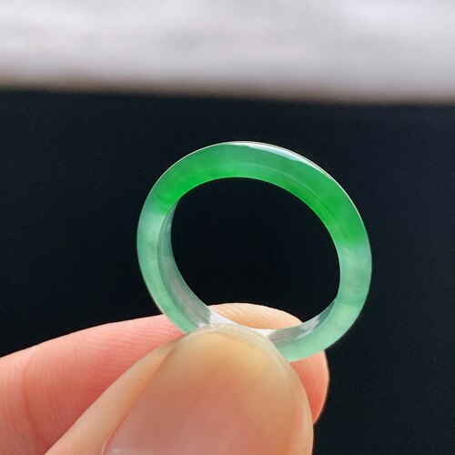 天然A货冰种阳绿翡翠素圈戒指