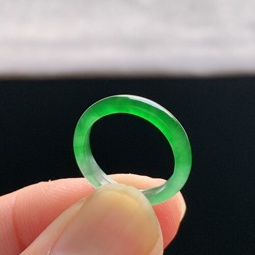 天然A货冰种阳绿翡翠素圈戒指