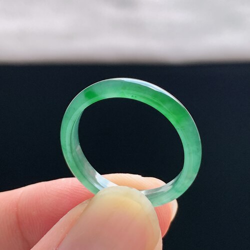 天然A货冰种阳绿翡翠素圈戒指