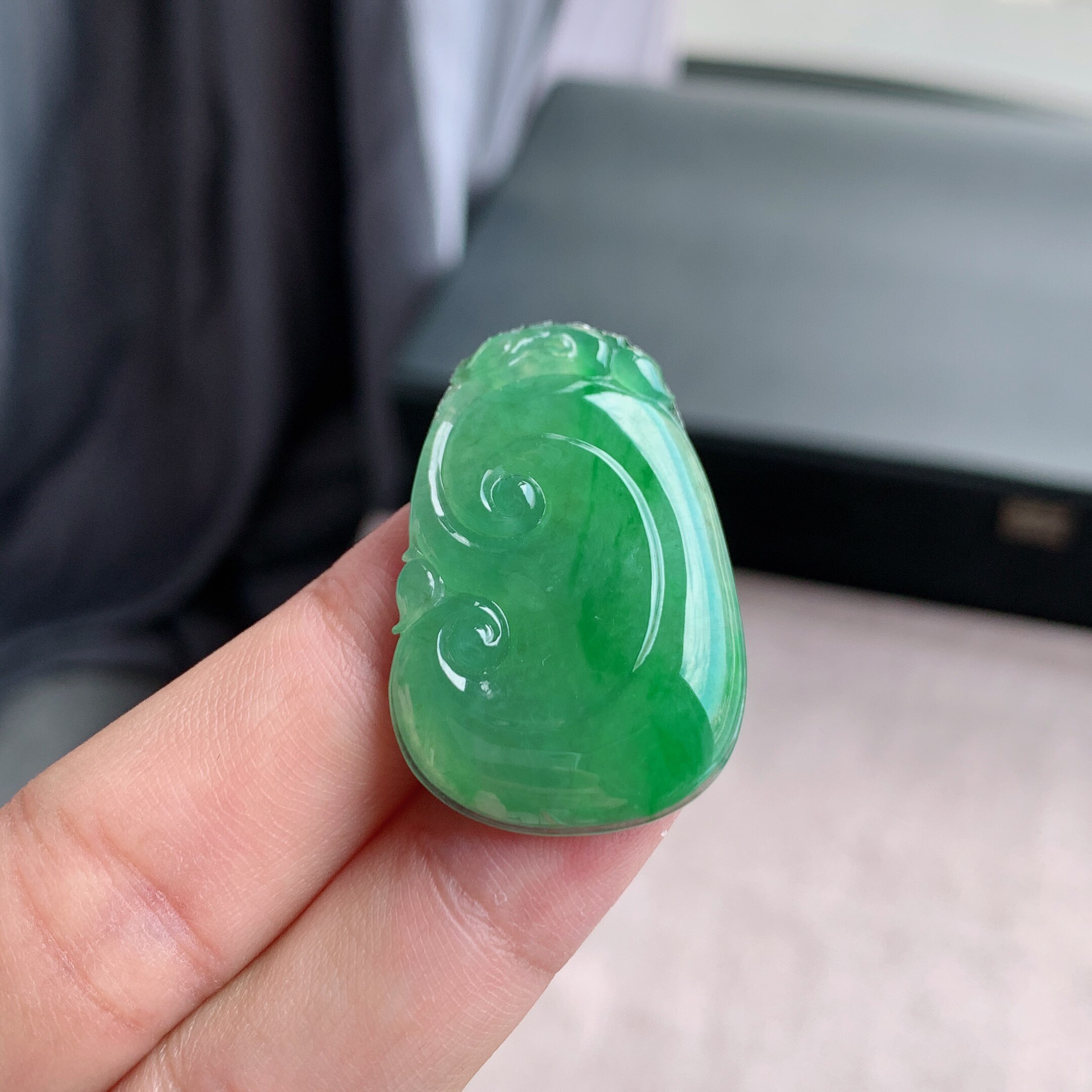 缅甸天然A货翡翠 冰糯种飘阳绿如意挂件吊坠L16
