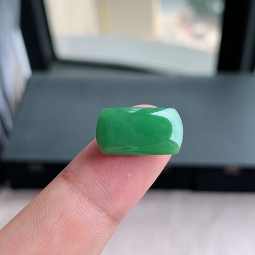 缅甸天然A货翡翠满绿马鞍戒面