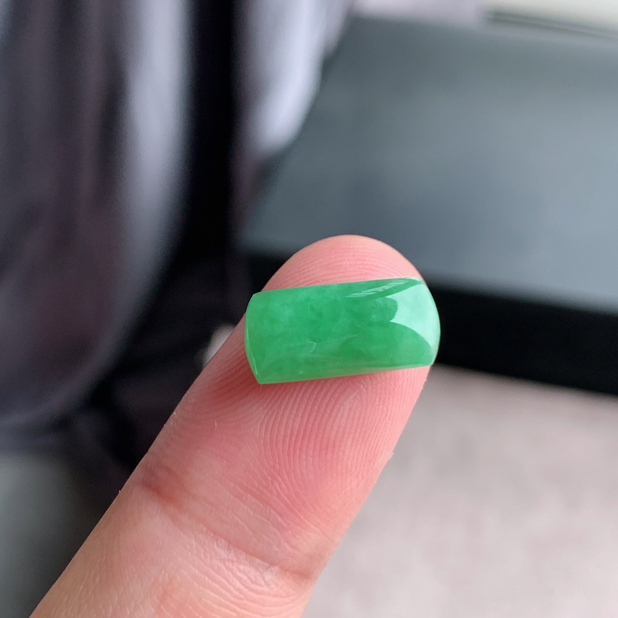 缅甸天然A货翡翠 冰糯种满绿豆阳绿马鞍戒面L7