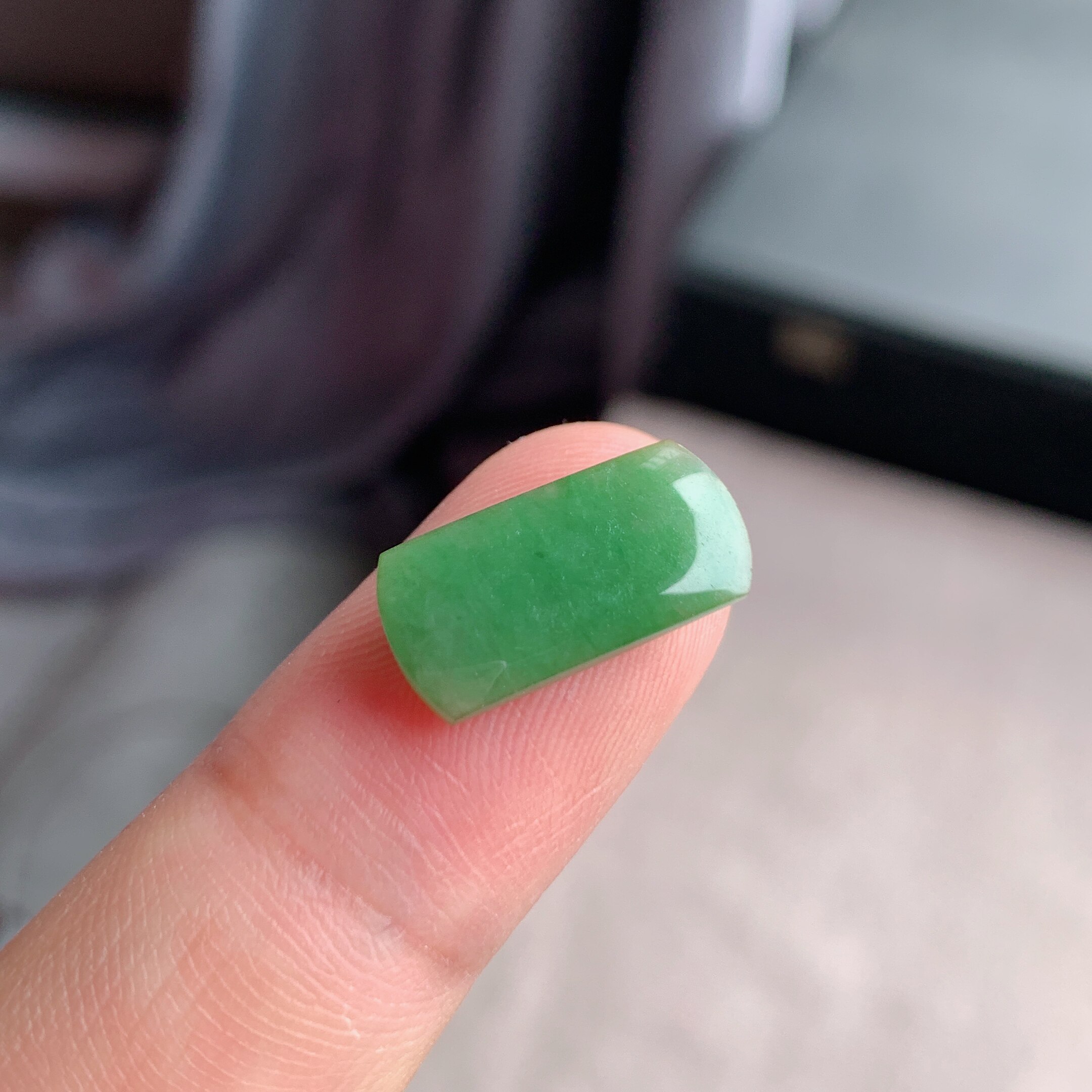 缅甸A货翡翠满绿马鞍面L2
