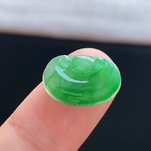 缅甸A货冰糯阳绿翡翠如意镶件
