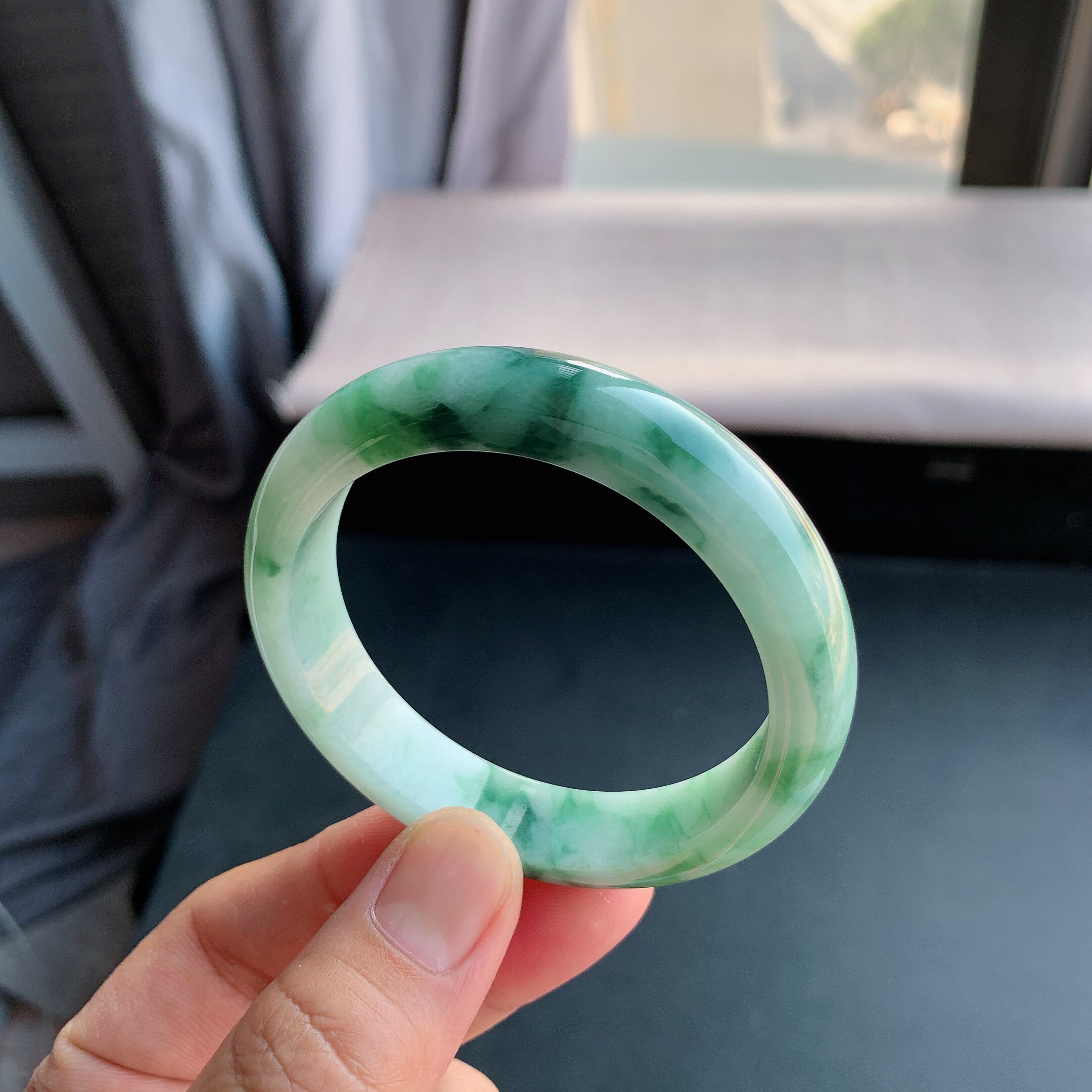 缅甸天然A货翡翠 55圈口飘绿花正圈手镯801324玉镯T06