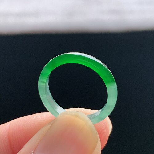 天然A货冰种阳绿翡翠素圈戒指