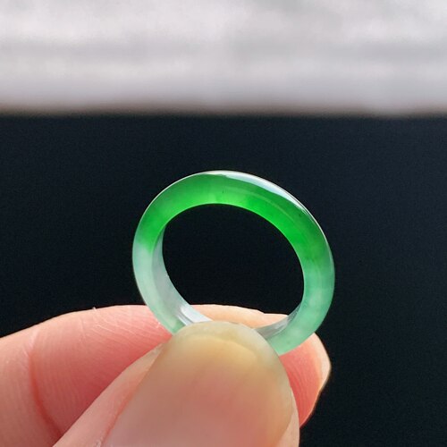 天然A货冰种阳绿翡翠素圈戒指