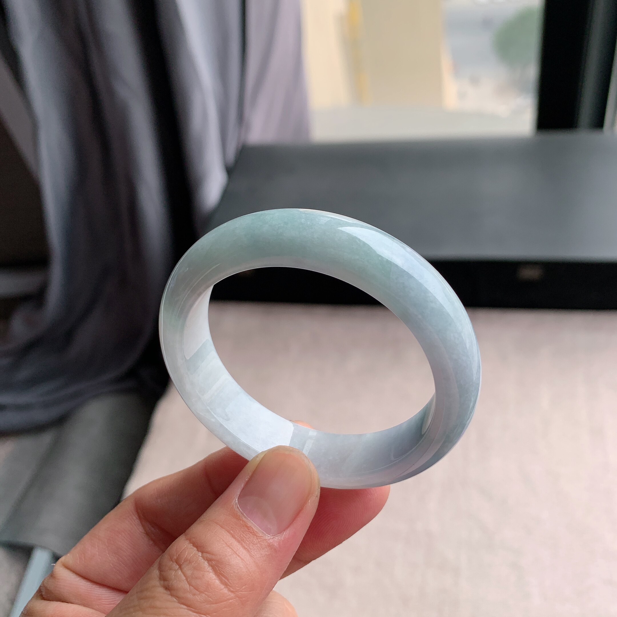 缅甸天然A货翡翠 53圈口飘绿花正圈手镯玉镯T06