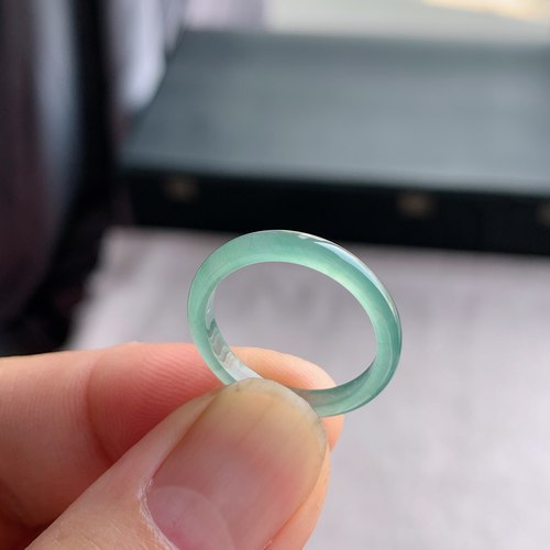 天然A货冰种晴水绿翡翠素圈戒指