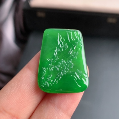 缅甸A货冰糯阳绿山水牌翡翠