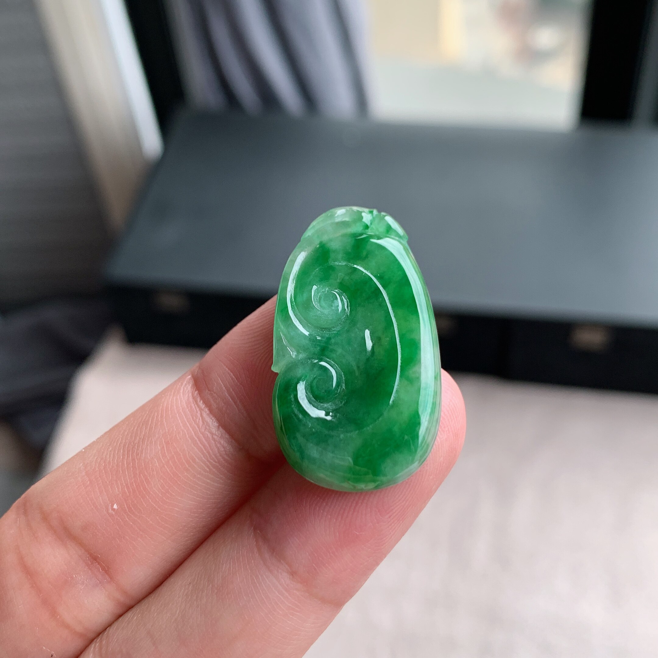 缅甸天然A货翡翠 冰糯种满绿阳绿如意挂件吊坠L18