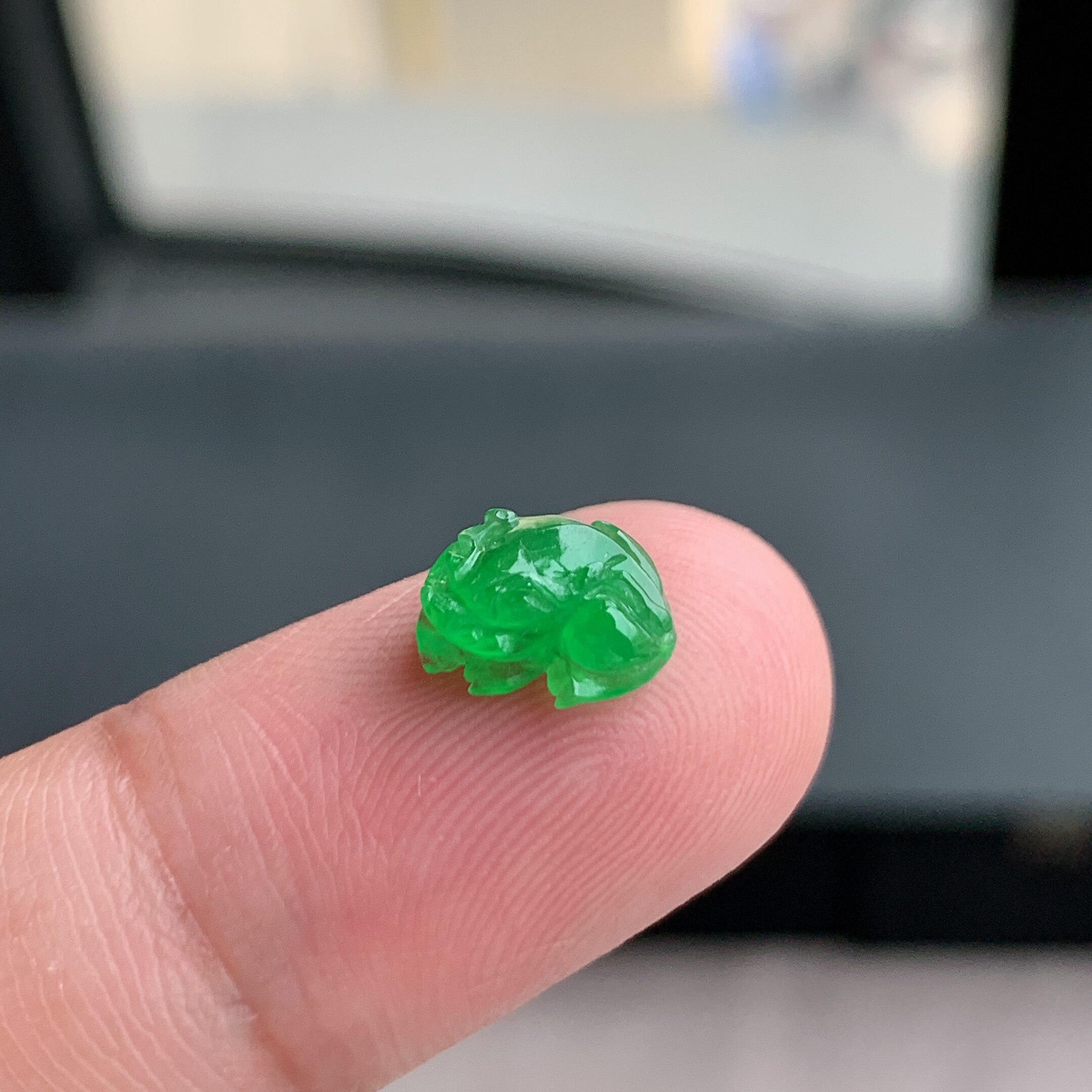 缅甸天然A货翡翠 冰糯种满绿阳绿貔貅戒面L8