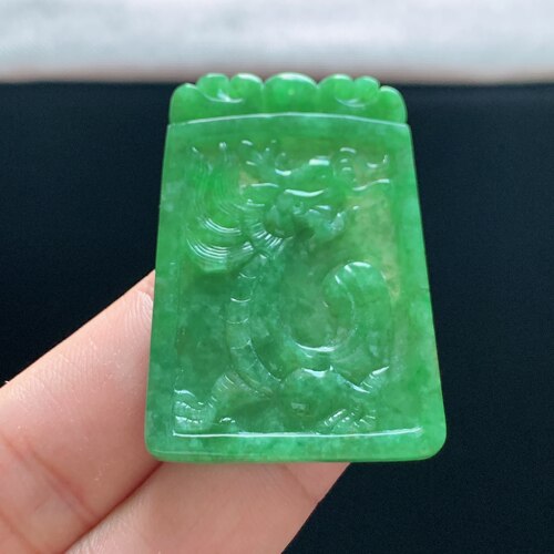 缅甸A货翡翠满绿龙牌吊坠