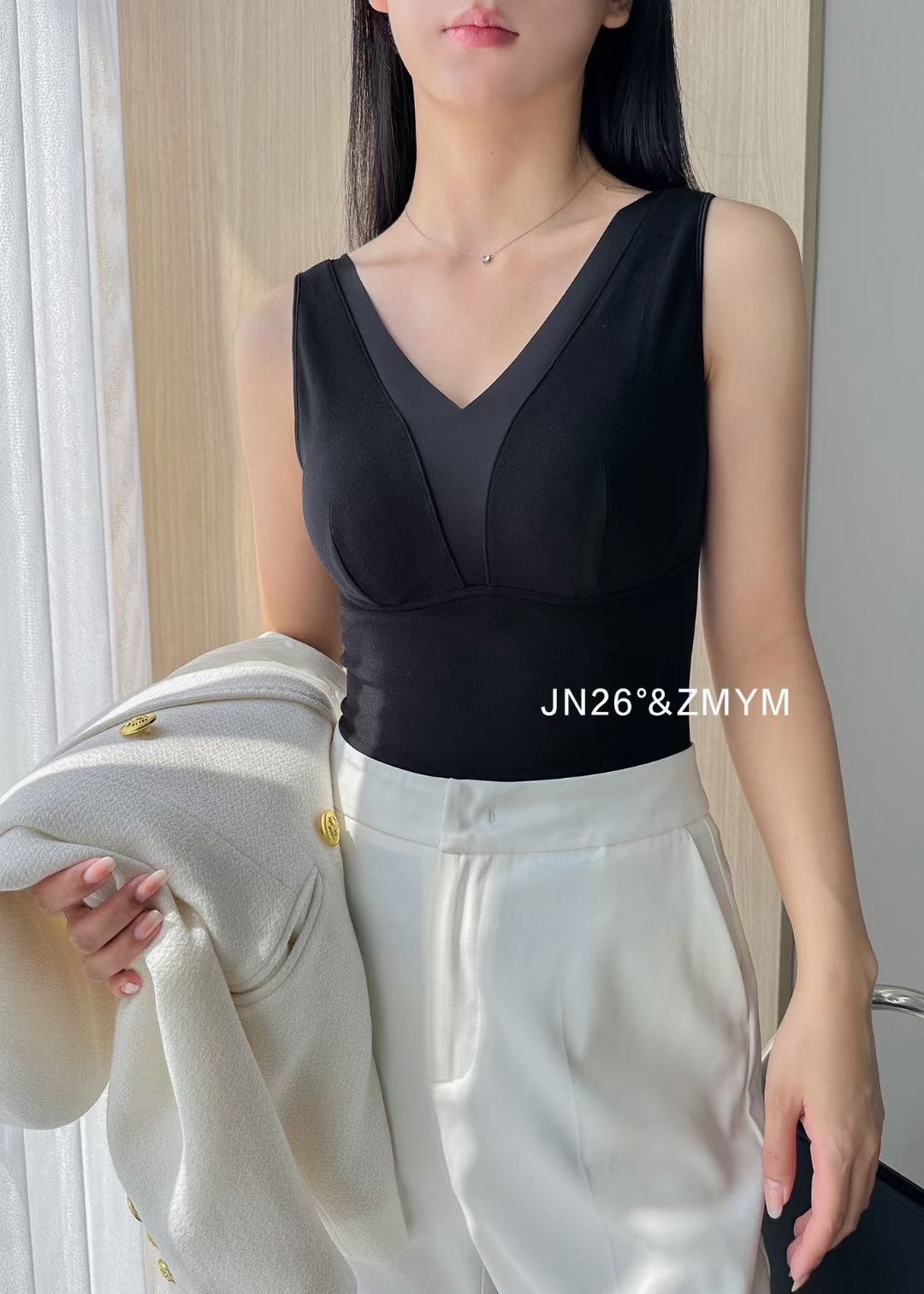 专柜自发热保暖无痕背心女高弹羊绒蚕丝柔软亲肤V领固定胸垫打底