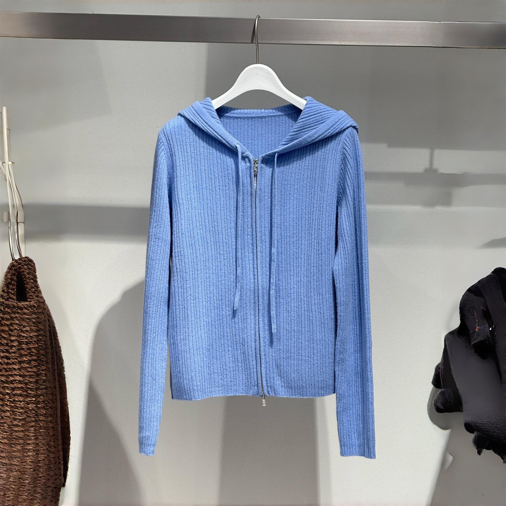 蓝色连帽绵羊毛针织开衫女上衣